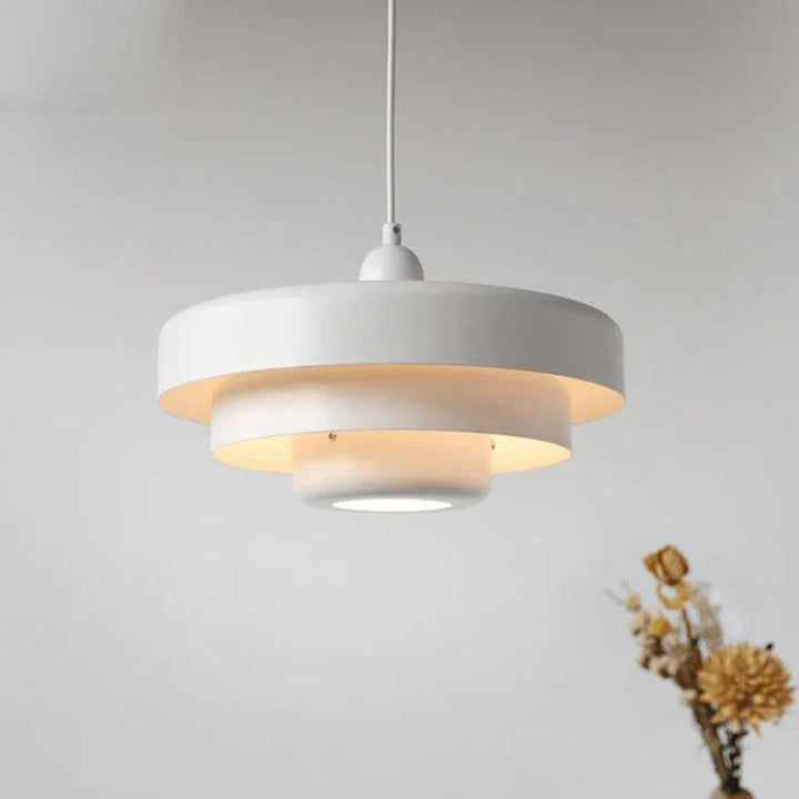 Decoratieve retro LED hanglamp, metalen plafondlamp geschikt voor sfeervolle woonkamer of eetkamer.
