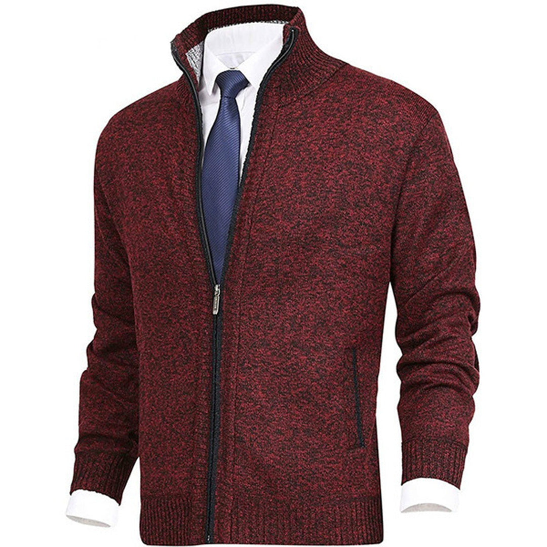 Close-up van de opstaande kraag van dit stijlvolle herenvest met rits. Extra comfort en warmte.