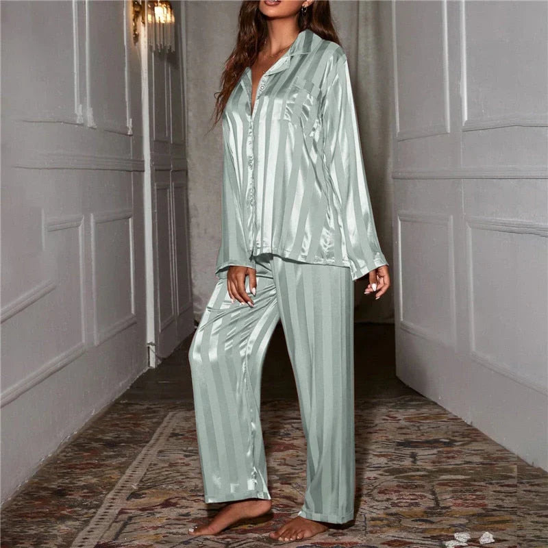 Comfortabele en zijdezachte dames huispak set van polyester; ideaal voor relaxte momenten.