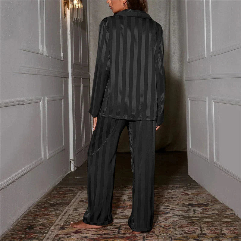 Zijdezachte polyester dames loungewear set; geniet van comfort en stijl als huispak.