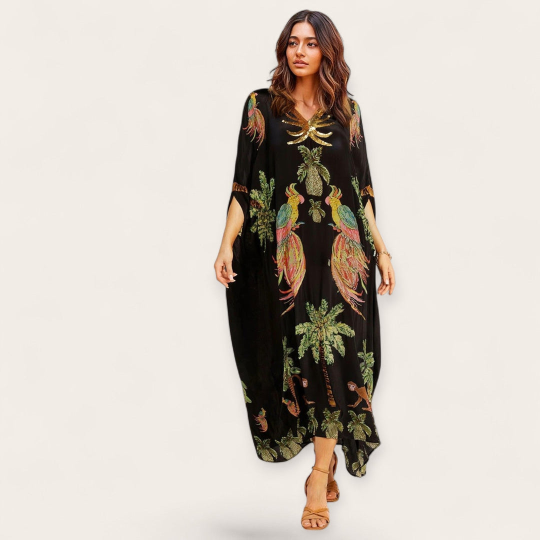 Wijde dames kaftan met losse pasvorm en levendige tropische print. Perfecte enkellange zomerjurk.