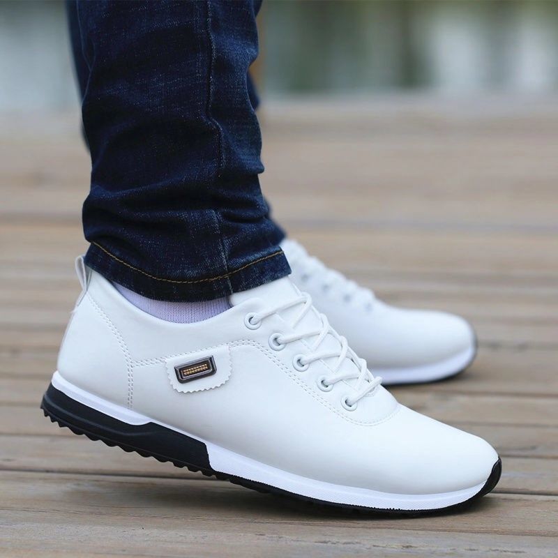 Veelzijdige herensneakers in sportieve stijl, perfect voor dagelijks comfort en een casual mode statement.