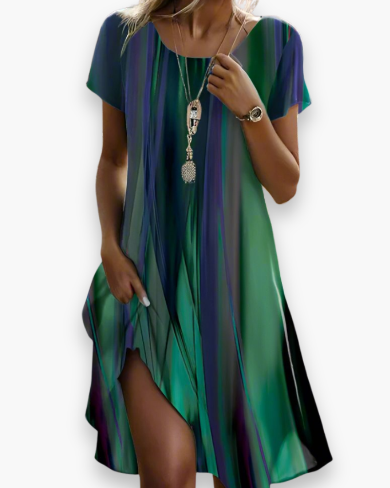 Kleurrijke losvallende dames boho midi jurk, perfect als zomerjurk voor strand of casual gelegenheden.