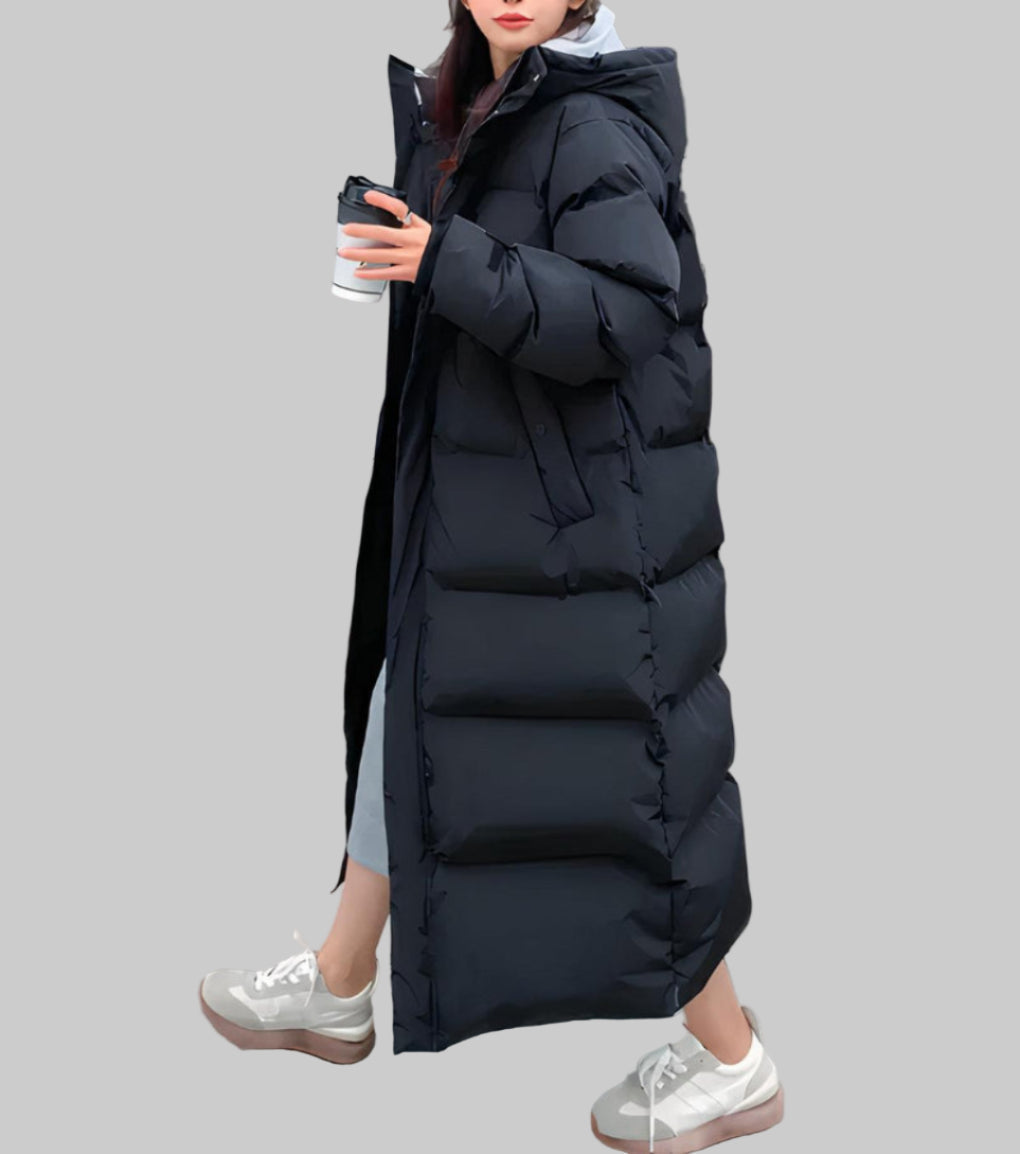 Zwarte dames lange waterdichte & winddichte winterparka, ideaal voor koude dagen en regen. Comfortabele vrouwenmode.
