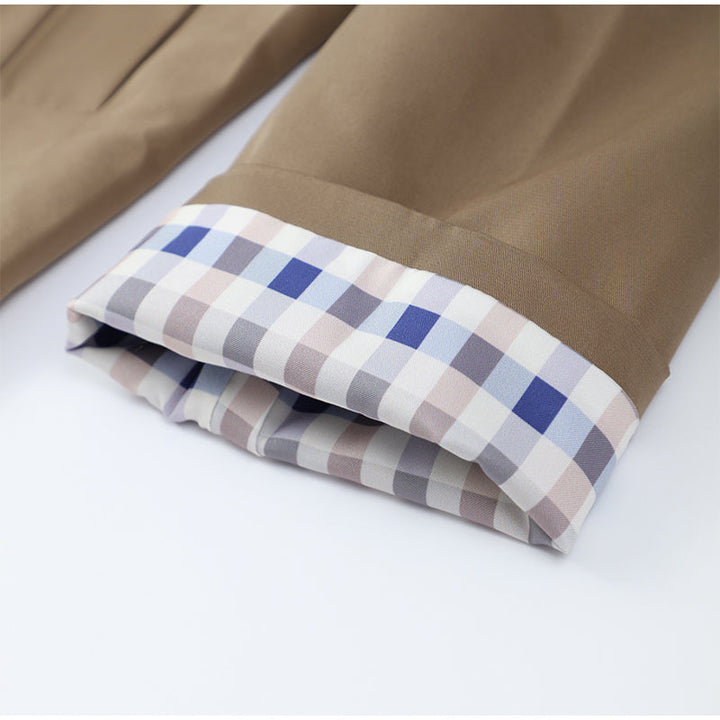 Bruine elegante geruite damesjas, perfecte herfst- en winterjas met lange mouwen voor een tijdloze look.