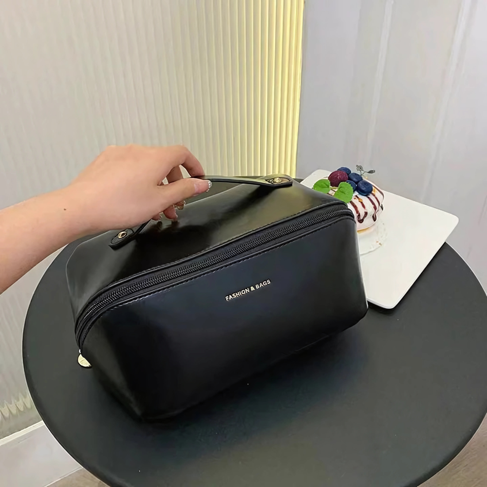 Elegante PU leren toilettas, een onmisbare beautycase voor de georganiseerde vrouw en haar make-up.