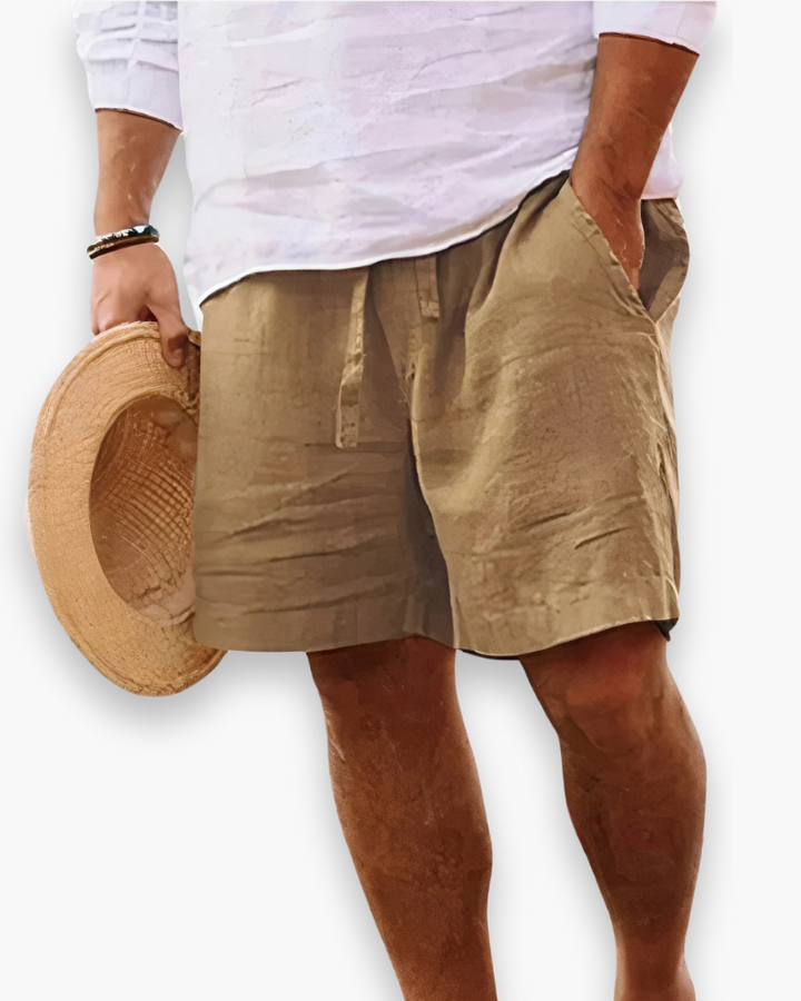 Achterkant van comfortabele heren zomershort met praktische zakken; ideaal voor casual zomerkleding.