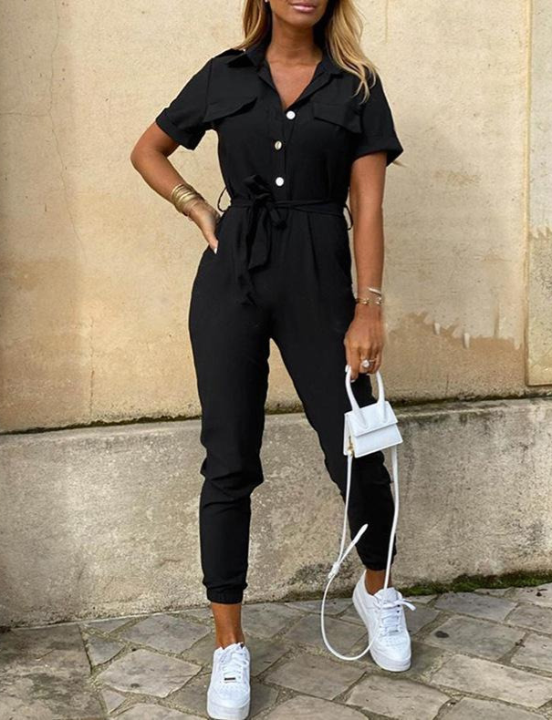 Veelzijdige dames jumpsuit met ceintuur en korte mouw, een complete en modieuze outfit. Stijlvol en comfortabel voor elke vrouw.