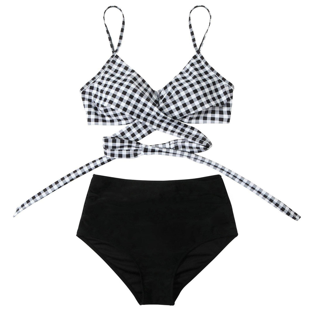 Vrouwelijke high-waisted damesbikini, comfortabel en zelfverzekerd voor elk figuur. Trendy.