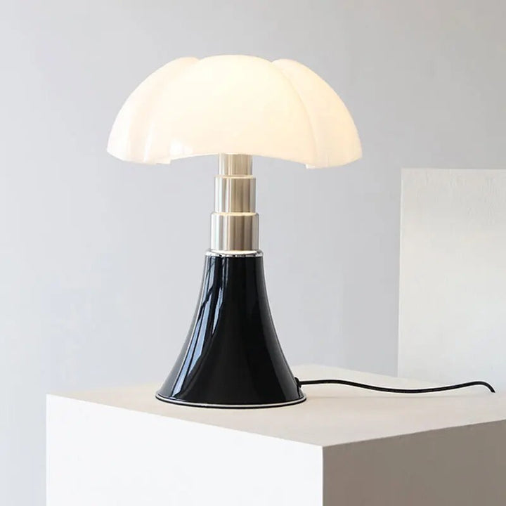 Moderne minimalistische tafellamp, zwart, met zachte LED sfeerverlichting voor woonkamer. Aanraakschakelaar.