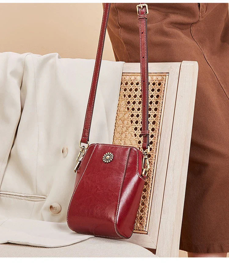 Stijlvolle Charina dames tas, perfect als modieus accessoire. Elegant kunstleer schoudertas met verstelbare band, ook crossbody.