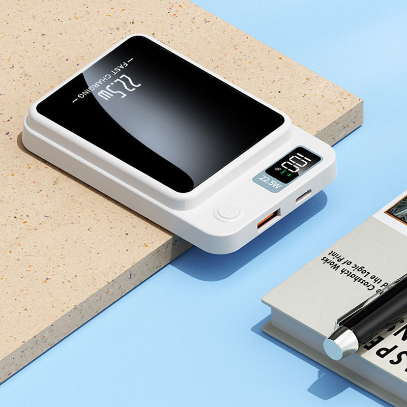 Compacte powerbank met snellaadfunctie, perfect voor het opladen van smartphones en tablets op reis via USB.
