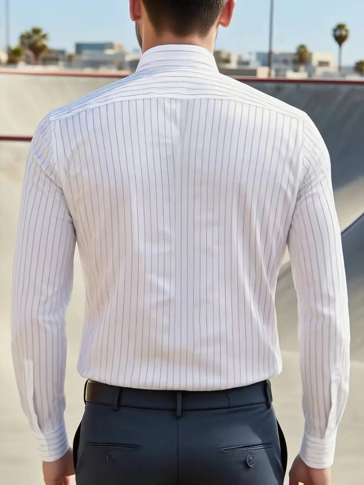 Elegant heren overhemd met lange mouwen, mandarijnkraag en een strakke slim fit, geschikt voor kantoor en events.