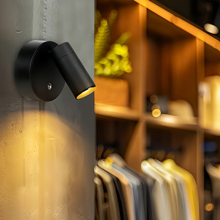 Verstelbare FocusLight LED spotlamp voor gerichte binnenverlichting; benadrukt details en sfeer.