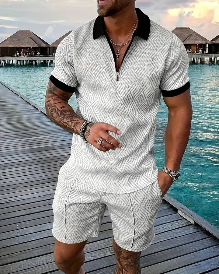 Stijlvolle heren zomerset: poloshirt met rits en bijpassende shorts. Geschikt voor vrijetijdskleding.