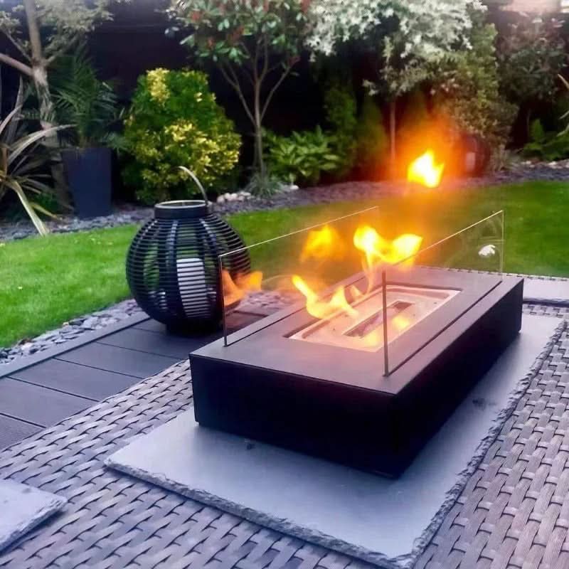 FlameGlow bio-ethanol tafelhaard, veelzijdig voor binnen & buiten, modern decor met echte vlammen.