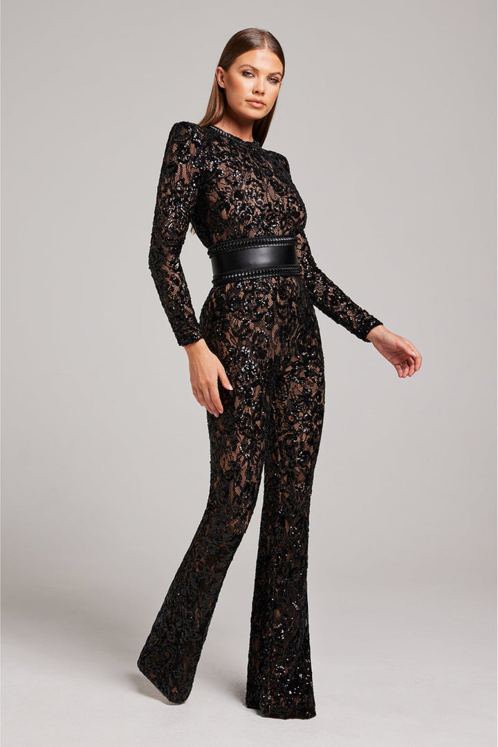 Zwarte elegante damesjumpsuit, ideaal voor gala's en formele feesten.