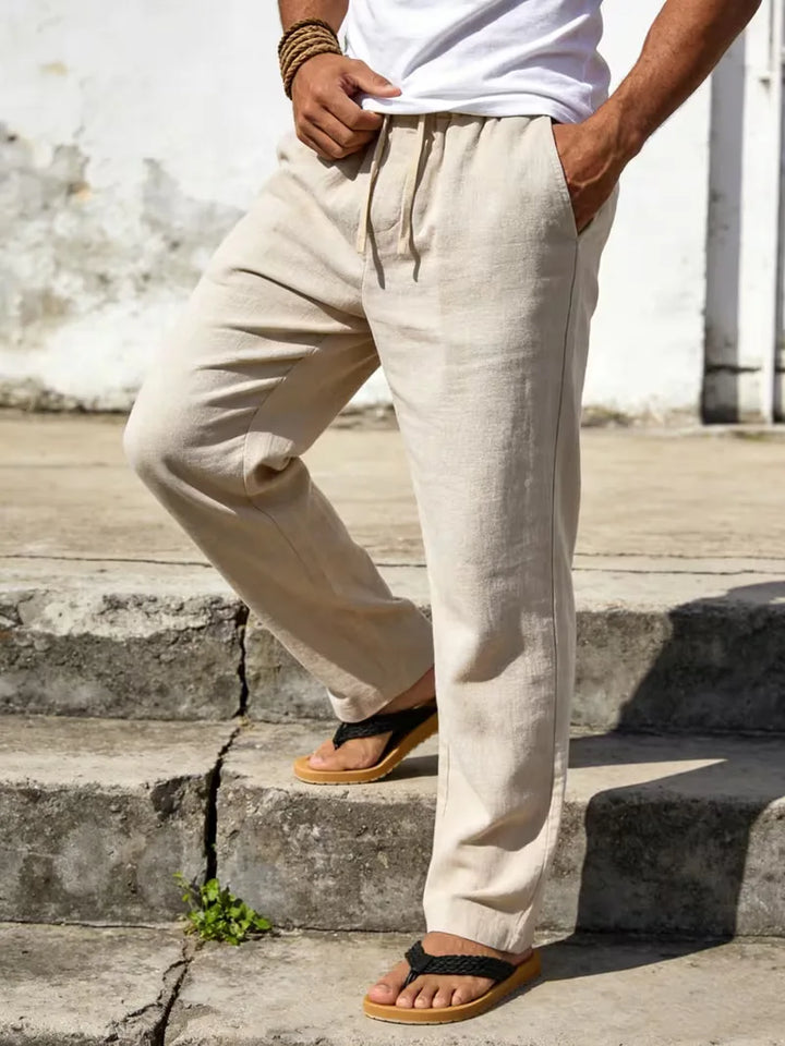 Marineblauwe linnen chino met elastische tailleband. Rechte pijp. Casual comfort voor heren.