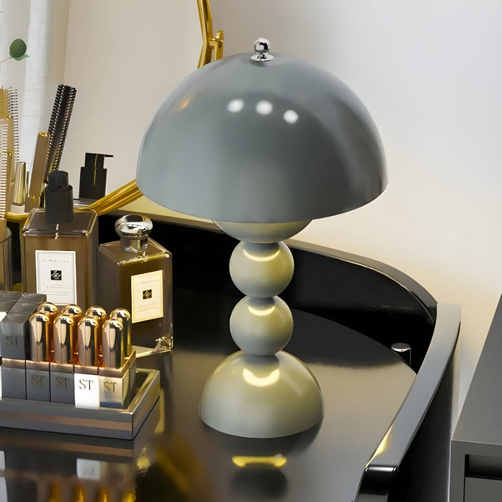 Minimalistische slaapkamerlamp: dimbare LED tafellamp in Scandinavisch design.