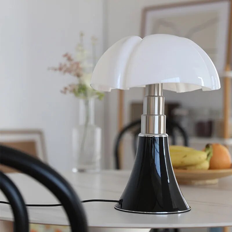 Moderne tafellamp wit, met dimbare sfeerverlichting, ideaal als slaapkamer- of kantoorverlichting.