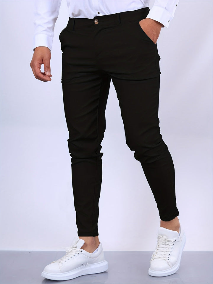 Zwarte mannen stretch skinny broek, perfecte combinatie van comfort, stijl en een slanke pasvorm.
