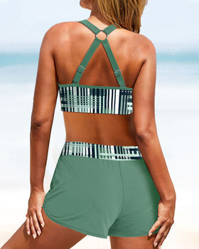 Trendy dames bikini met curve fit en beugel, ideaal voor zwemkleding en strandmode deze zomer. Beschikbaar in violet/groen.