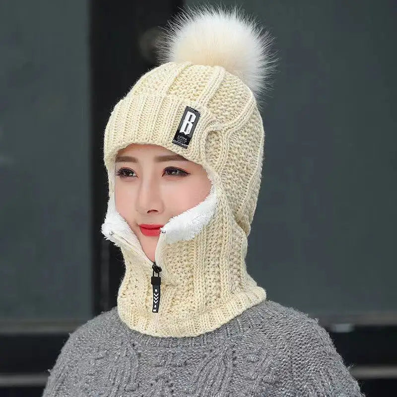 Dames gebreide bivakmuts 'Amara' met stijlvolle pompon, perfect voor warme winterdagen en comfort.