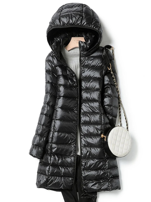 Stijlvolle zwarte lange winterjas Daisy voor dames, comfortabel en perfect voor winterse dagen.