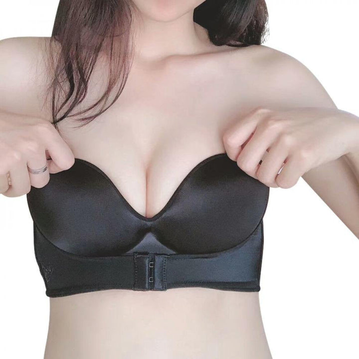 Zwarte push-up bh met voorsluiting voor een mooi decolleté en onzichtbaar comfort.