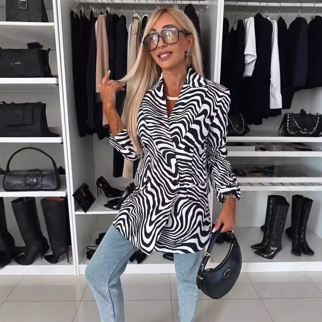 Trendy dames getailleerde blazer met luipaard-witteprint, veelzijdig te combineren voor kantoor, casual of elegante gelegenheden.