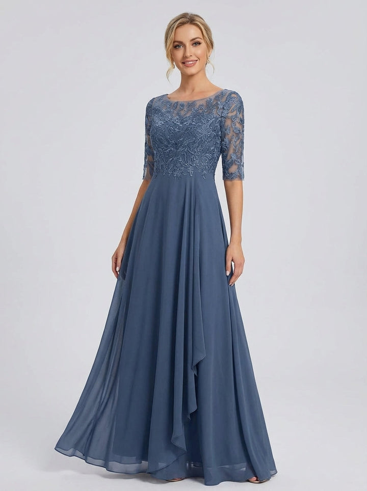 Formele avondjurk voor dames in chiffon met subtiel bloemenkant; een elegante optie voor feesten.