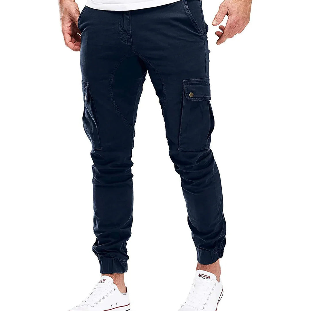 Stijlvolle heren slim fit cargobroek, veelzijdig te combineren. Modieuze vrijetijdsbroek voor de moderne man.