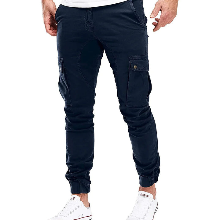 Stijlvolle heren slim fit cargobroek, veelzijdig te combineren. Modieuze vrijetijdsbroek voor de moderne man.