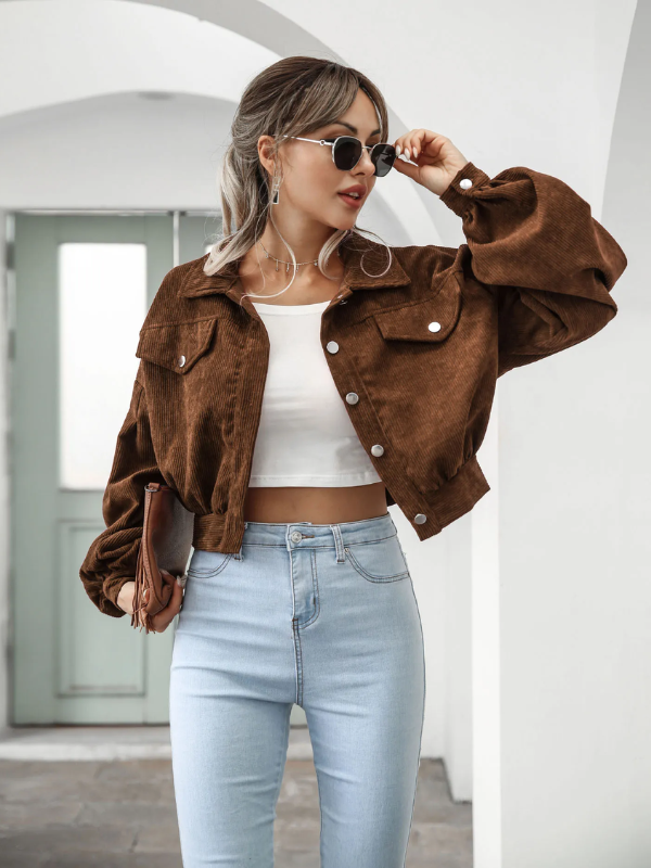 Modieuze damesjas, Eva cropped bomber, ideaal voor een trendy lente- of herfstgarderobe.