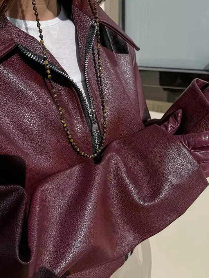 Dames Bourgondië leren jas met rits en elegante reverskraag, getailleerd voor een flatterende pasvorm.