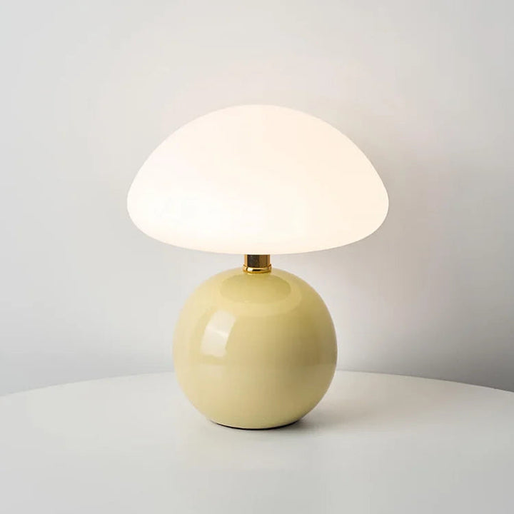 Minimalistische keramische designlamp, GlowMushroom model met sfeervolle LED-verlichting.