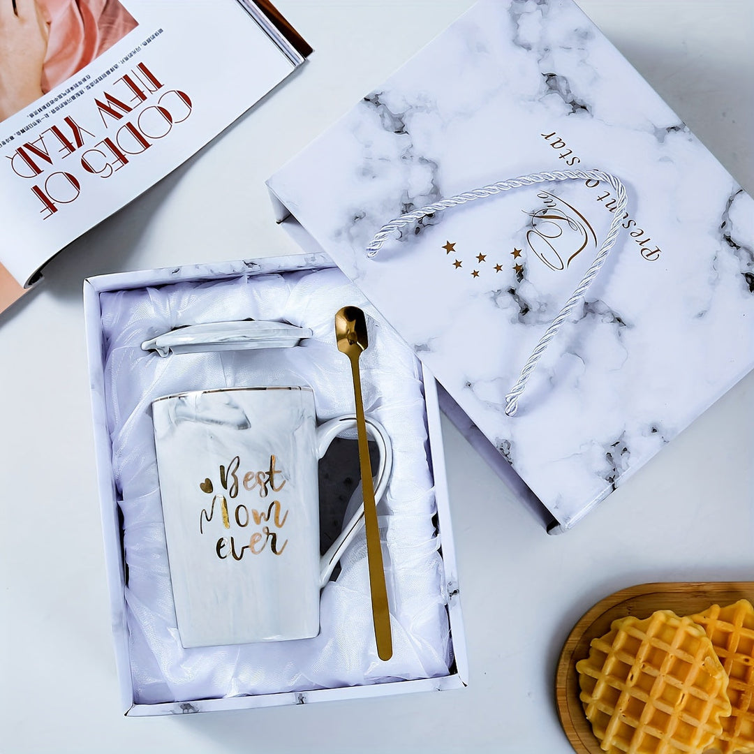 Stijlvolle dames marmeren mokset met gouden opdruk. Perfect voor thee en koffie, een uniek moederdag cadeau.