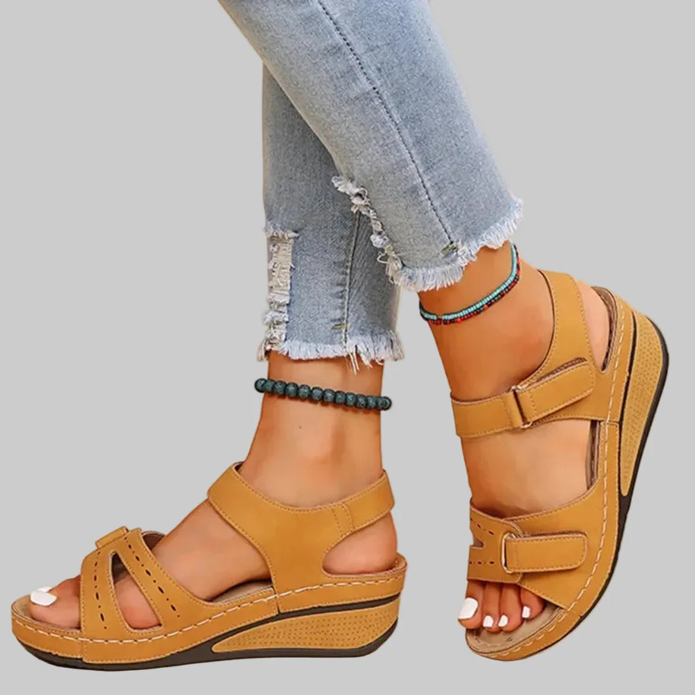 Lichte, verstelbare dames zomersandalen voor pijnvrije wandelstappen; perfect als comfort schoenen.