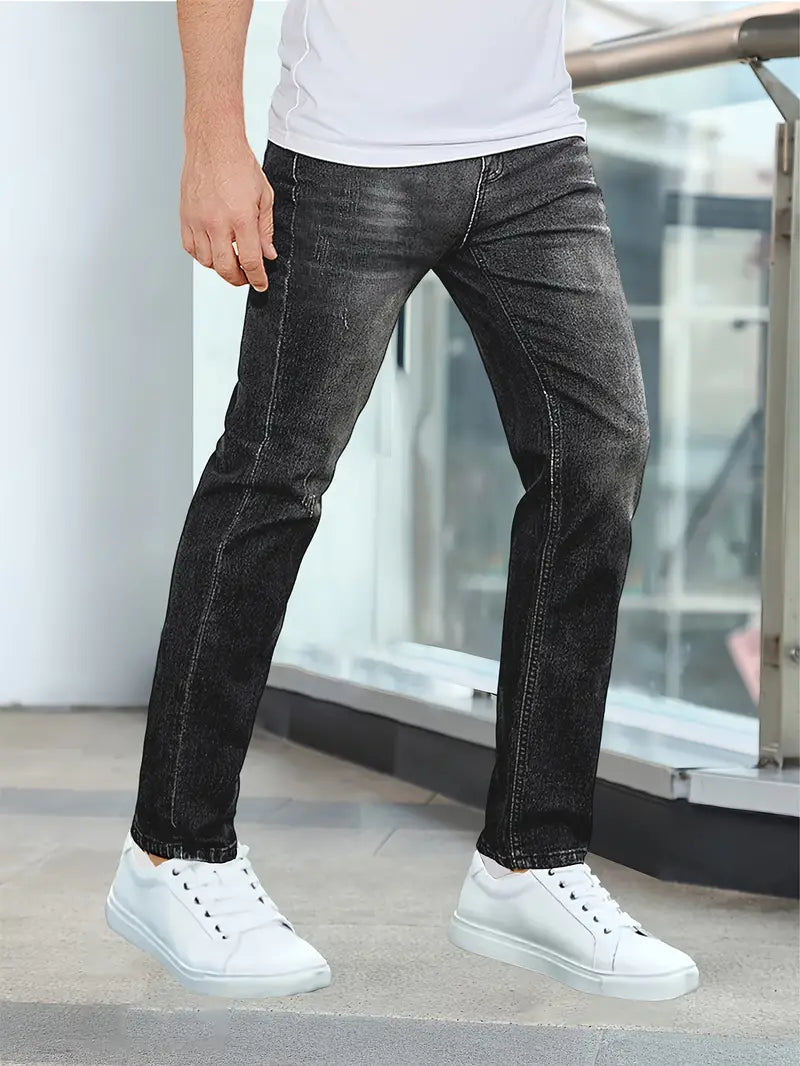 Heren Liam jeans: comfortabele casual broek voor mannen, ideaal voor een stijlvolle, moderne spijkerbroek look. Dagelijkse mode.