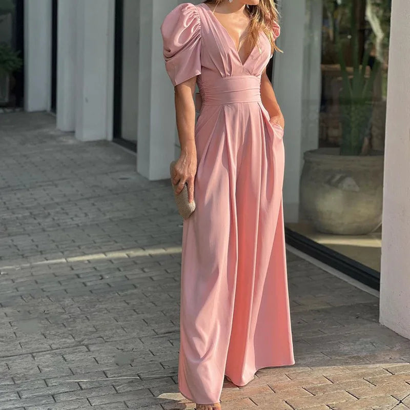 Trendy Hoymans dames jumpsuit met wijde pijpen en stijlvolle strik, een modieus statement voor elke gelegenheid.