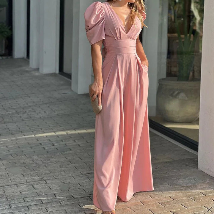 Trendy Hoymans dames jumpsuit met wijde pijpen en stijlvolle strik, een modieus statement voor elke gelegenheid.