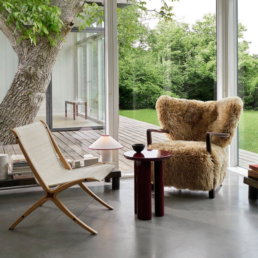 Elegante Lunara tafellamp met stoffen kap, perfect voor een modern design in woon- of slaapkamer.