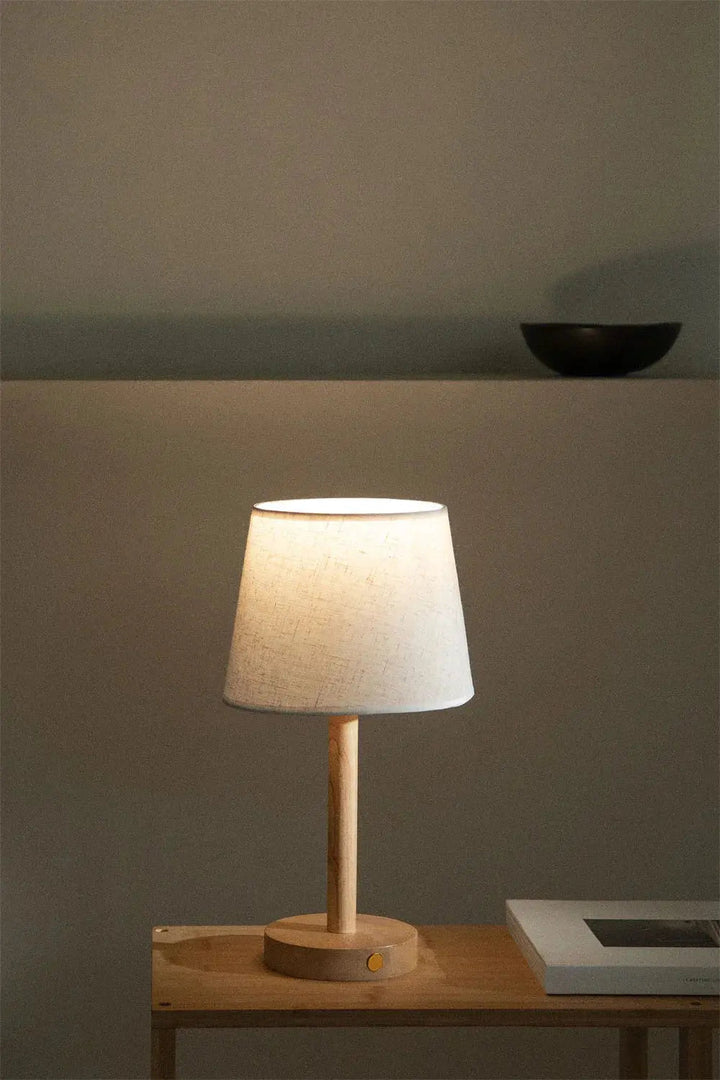 Moderne draadloze houten LED tafellamp met dimbaar sfeervol licht, USB oplaadbaar voor elk interieur.