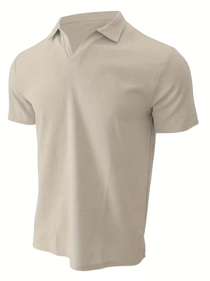 Veelzijdige herenpolo met V-hals en korte mouw, wafelstructuur, geschikt voor diverse outfits.