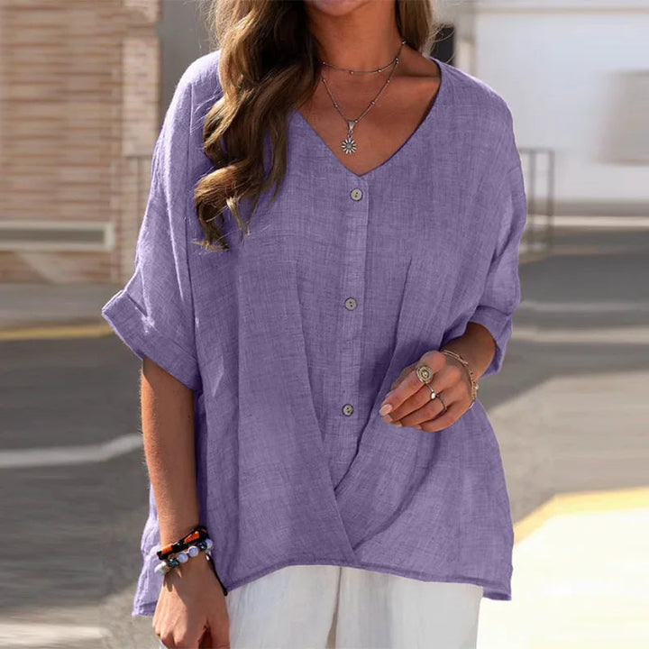 Comfortabele dames blouse met knopen, V-hals en 3/4 mouw. Perfect als veelzijdige top in elke garderobe.