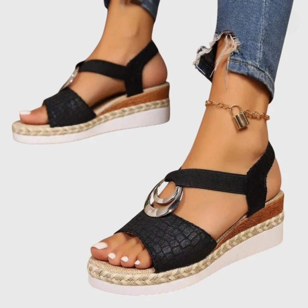 Trendy dames sandalen met sleehak, elastische bandjes en open teen; ideale zomerschoenen.