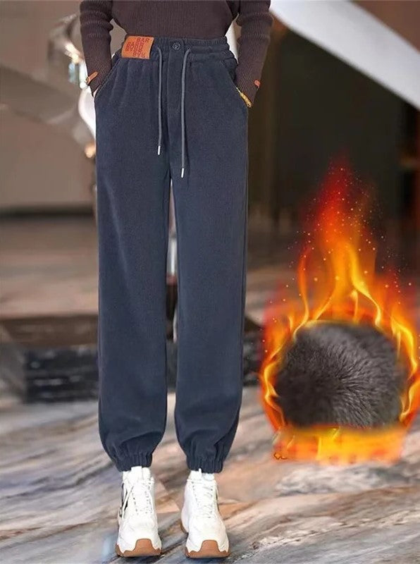 Modieuze dames activewear joggingbroek, extra warm en comfortabel voor koud weer.