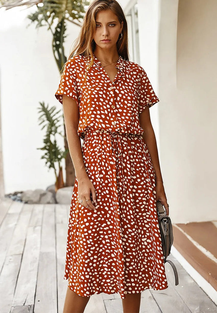 Veelzijdige dames printjurk, midi-lengte, ideaal voor zowel casual als elegante zomerlooks.