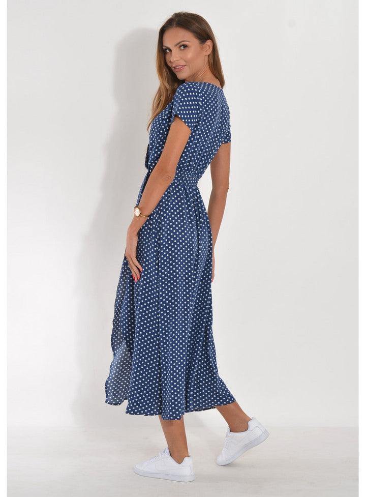 Comfortabele en elegante dames zomerjurk met unieke print en diepe V-hals.