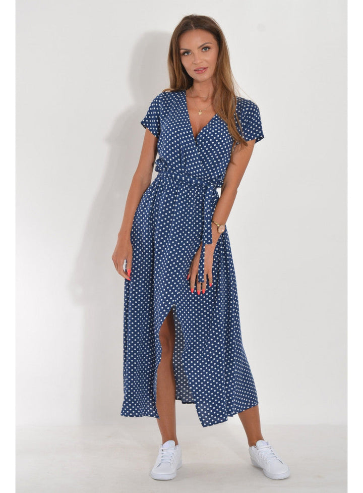 Zomerse dames jurk met all-over print en modieuze V-hals, licht en luchtig.